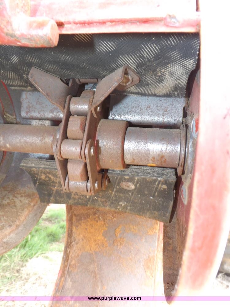 image for item F6497 International 1480 combine