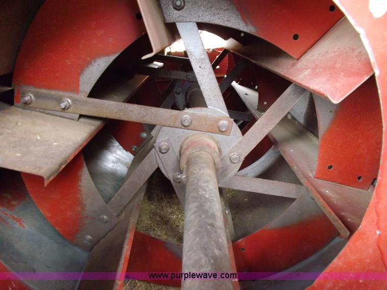 image for item F6497 International 1480 combine