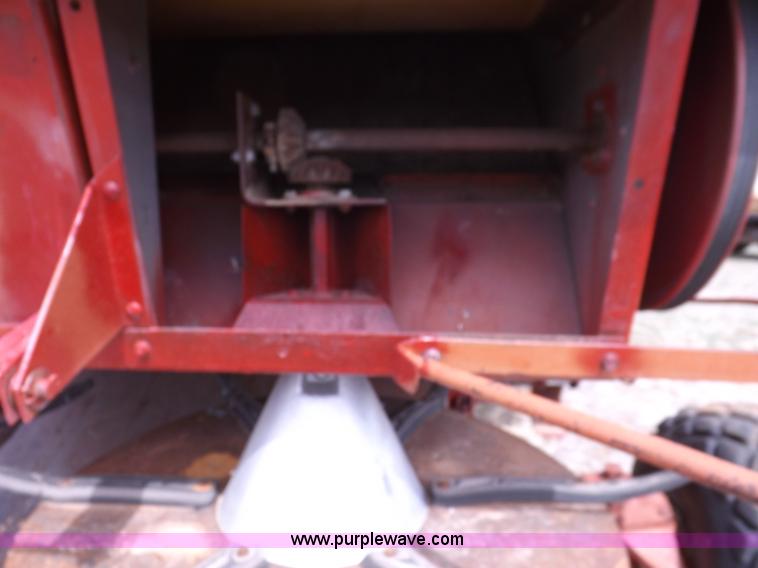 image for item F6497 International 1480 combine