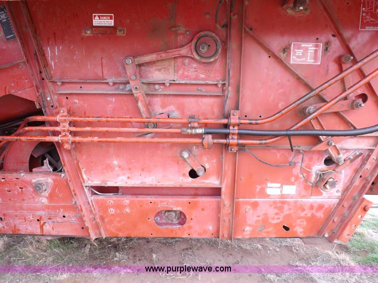 image for item F6497 International 1480 combine