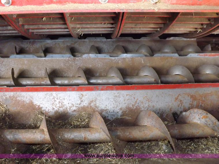 image for item F6497 International 1480 combine