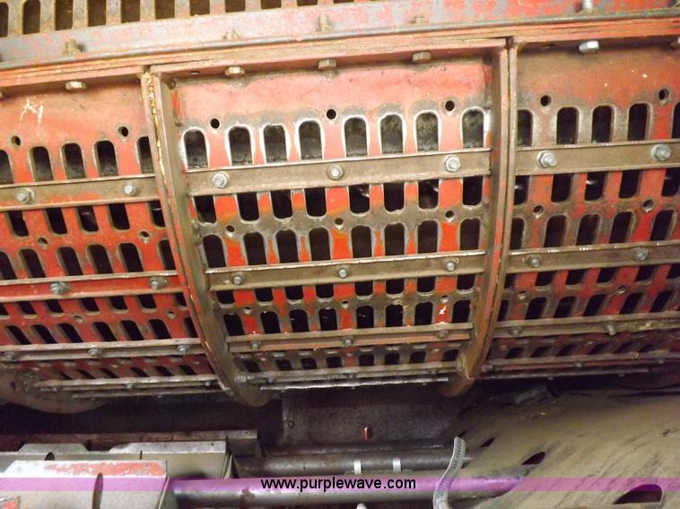 image for item F6497 International 1480 combine