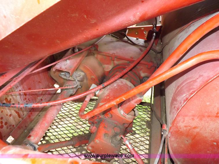 image for item F6497 International 1480 combine