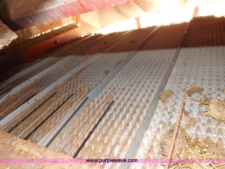 image for item F6497 International 1480 combine