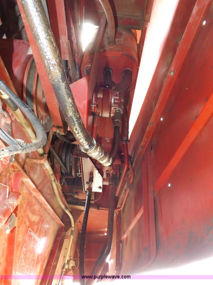 image for item F6497 International 1480 combine