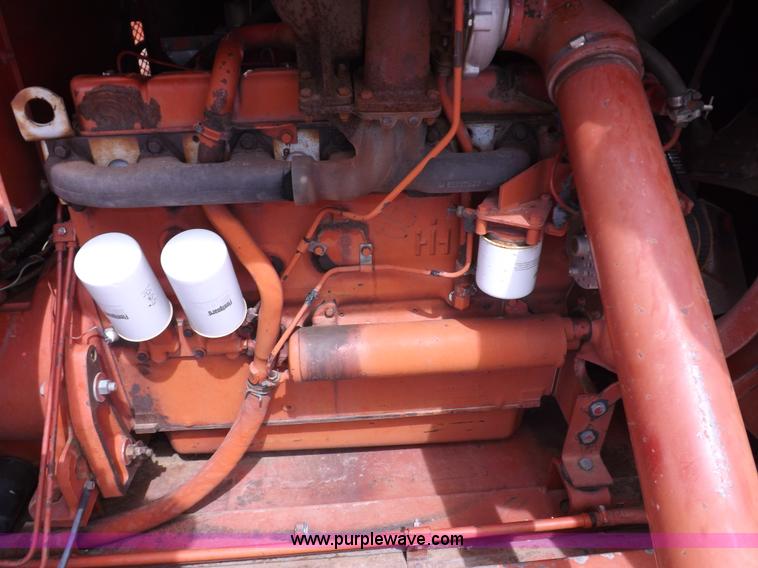 image for item F6497 International 1480 combine