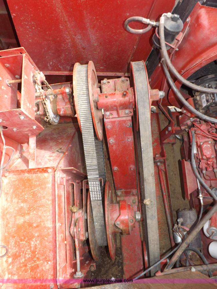 image for item F6497 International 1480 combine