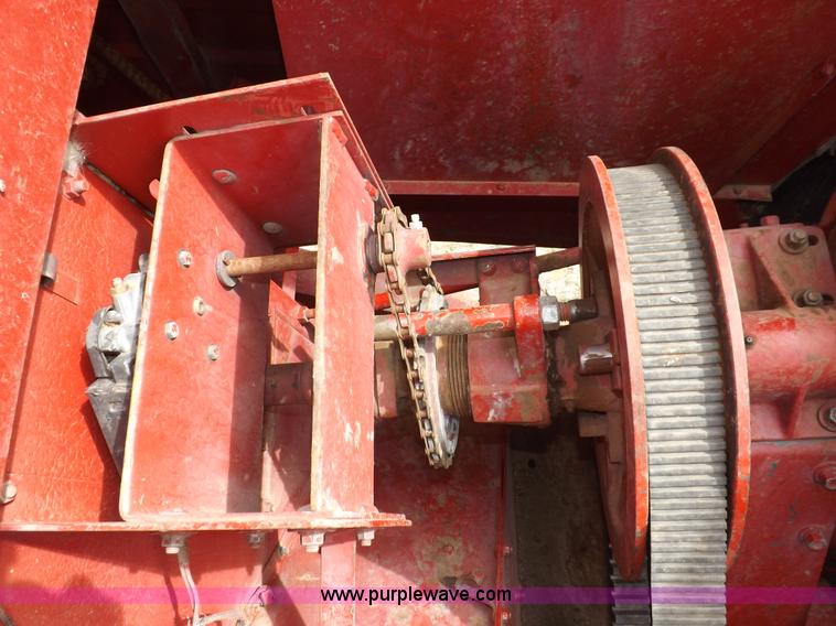 image for item F6497 International 1480 combine