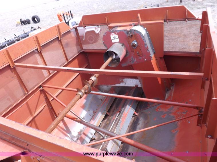 image for item F6497 International 1480 combine