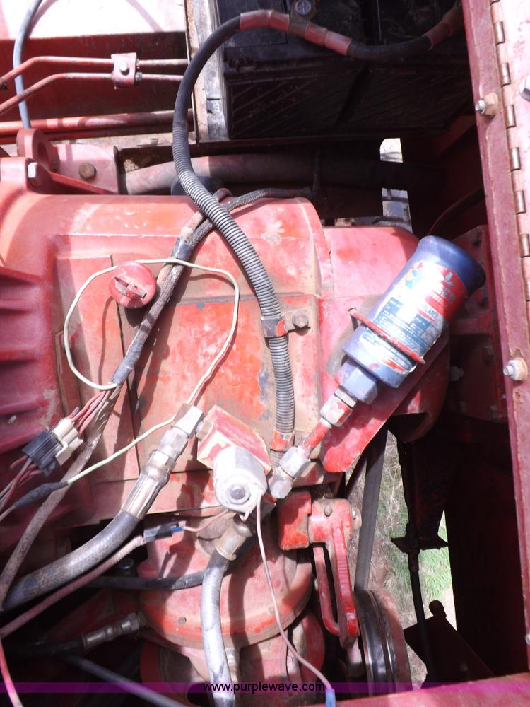 image for item F6497 International 1480 combine