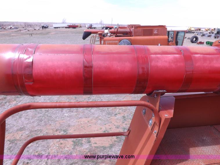 image for item F6497 International 1480 combine