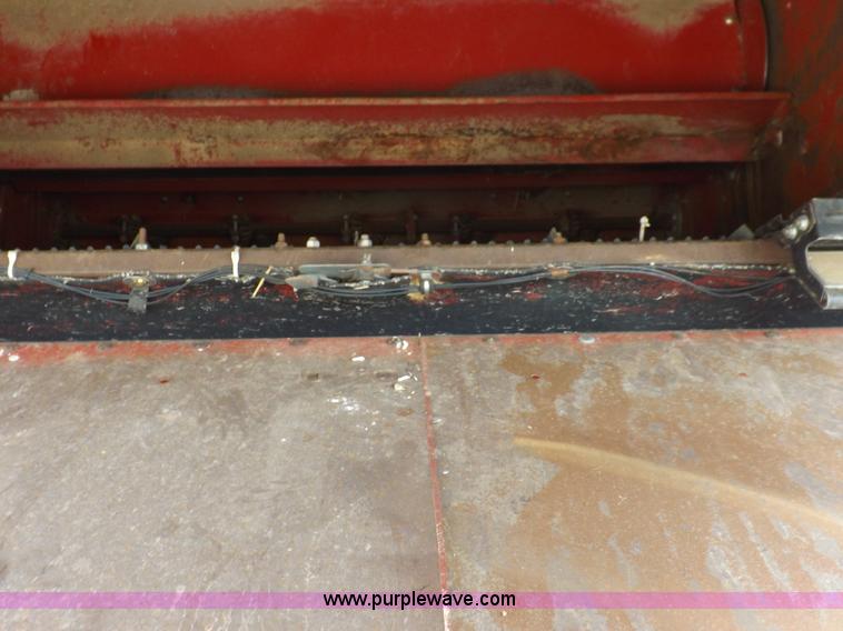 image for item F6497 International 1480 combine