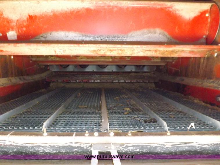 image for item F6497 International 1480 combine