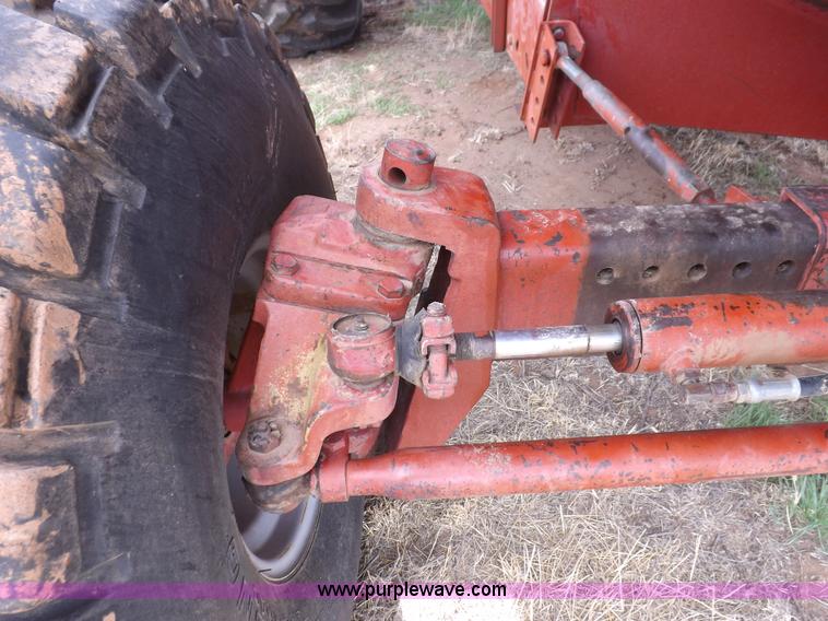 image for item F6497 International 1480 combine