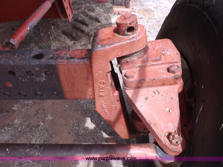 image for item F6497 International 1480 combine