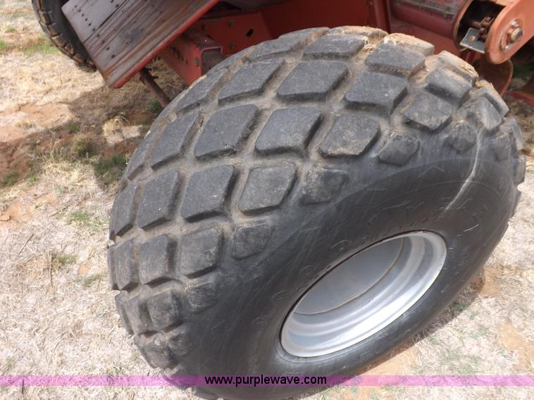 image for item F6497 International 1480 combine