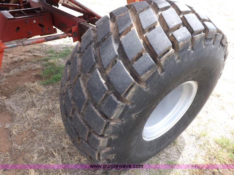 image for item F6497 International 1480 combine