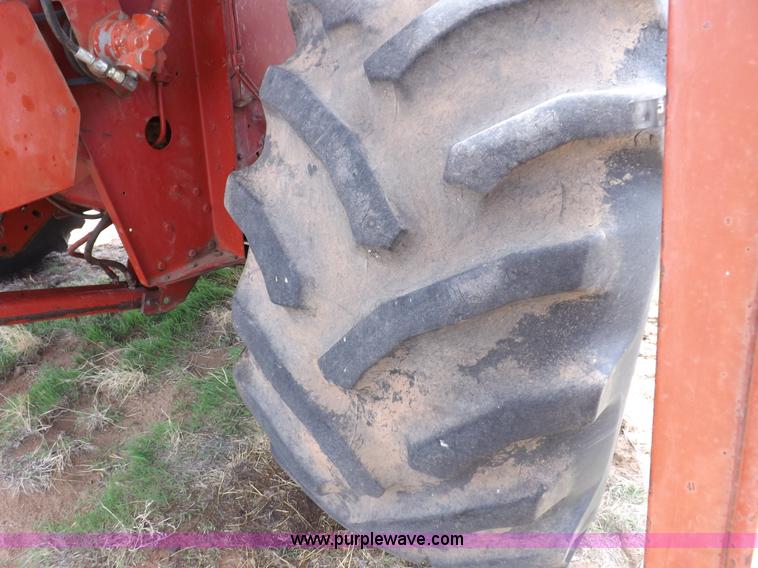 image for item F6497 International 1480 combine