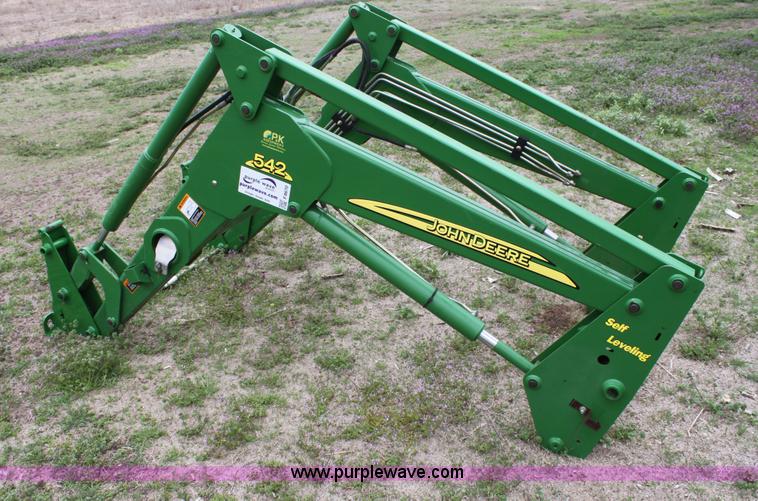 image for item F8670 John Deere 542 loader