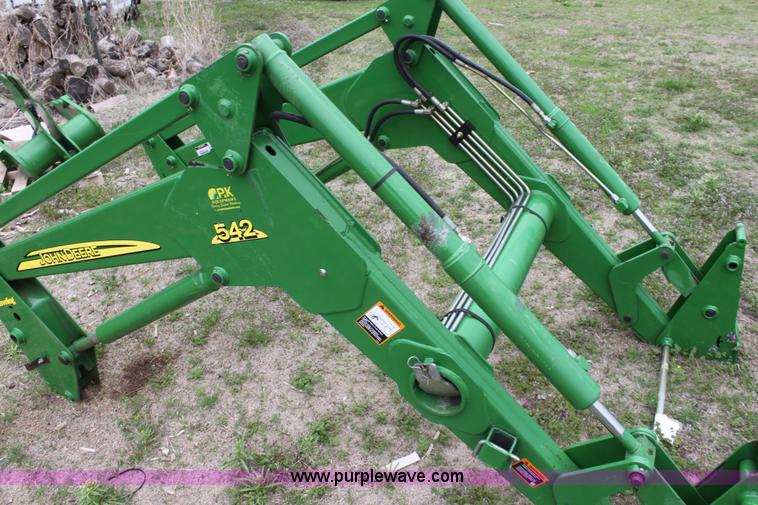 image for item F8670 John Deere 542 loader