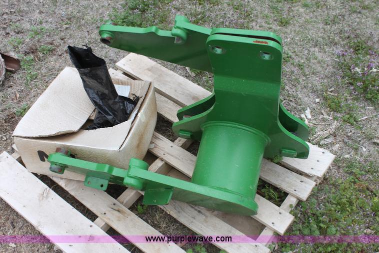 image for item F8670 John Deere 542 loader