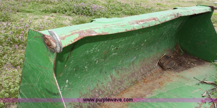 image for item F8670 John Deere 542 loader