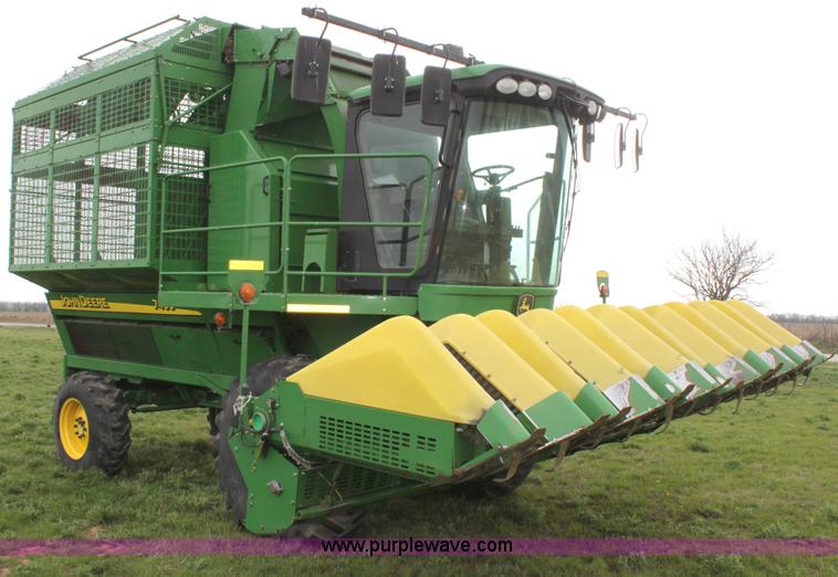 image for item F8680 2006 John Deere 7460 Mudhog cotton stripper