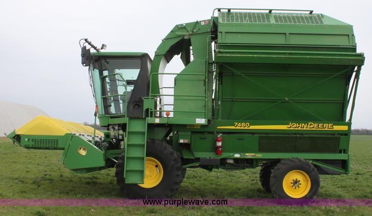 image for item F8680 2006 John Deere 7460 Mudhog cotton stripper