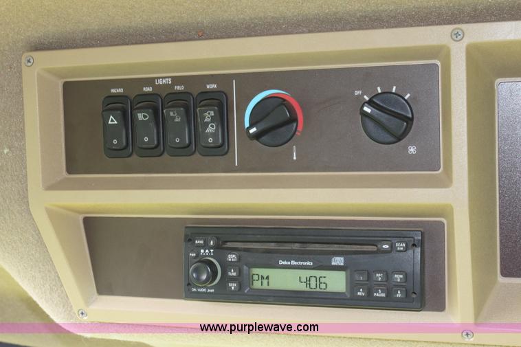 image for item F8680 2006 John Deere 7460 Mudhog cotton stripper