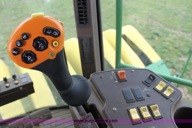 image for item F8680 2006 John Deere 7460 Mudhog cotton stripper