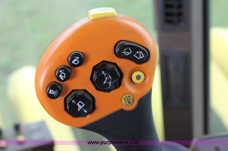 image for item F8680 2006 John Deere 7460 Mudhog cotton stripper