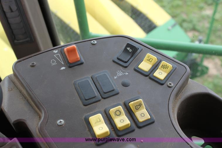 image for item F8680 2006 John Deere 7460 Mudhog cotton stripper