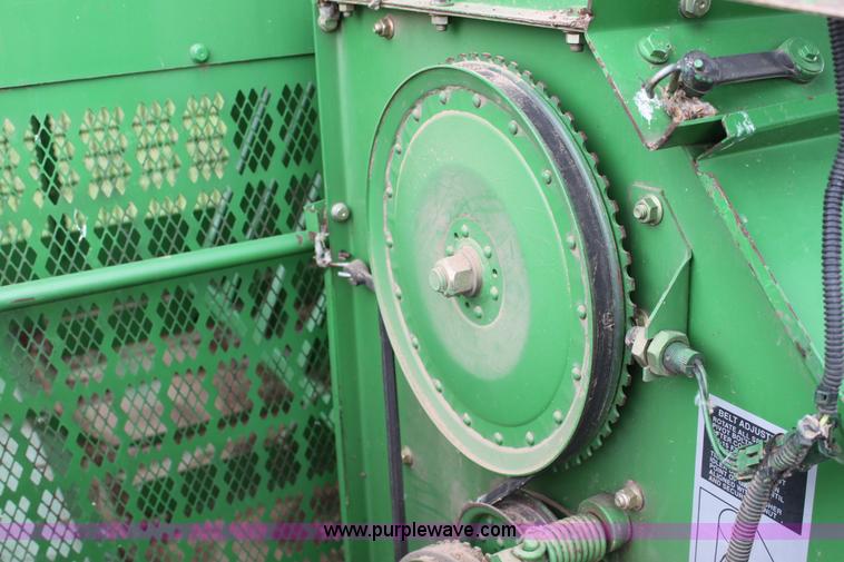 image for item F8680 2006 John Deere 7460 Mudhog cotton stripper