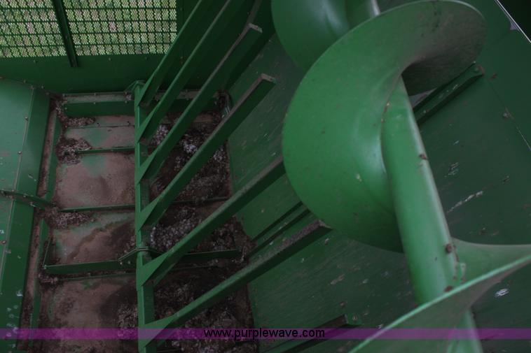 image for item F8680 2006 John Deere 7460 Mudhog cotton stripper