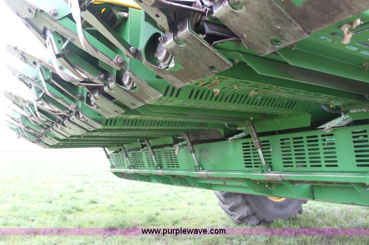 image for item F8680 2006 John Deere 7460 Mudhog cotton stripper