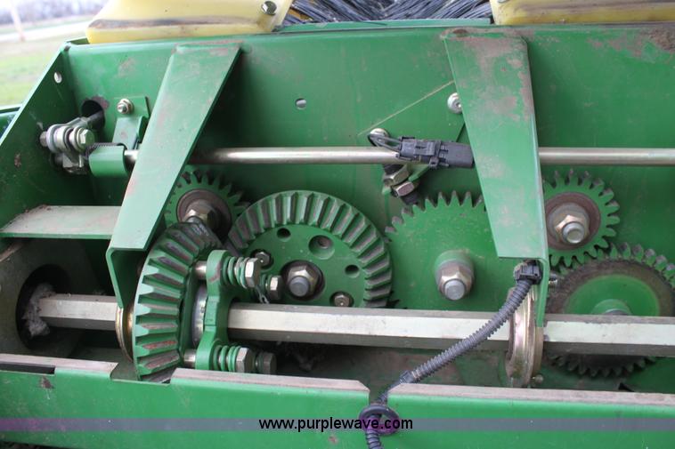 image for item F8680 2006 John Deere 7460 Mudhog cotton stripper