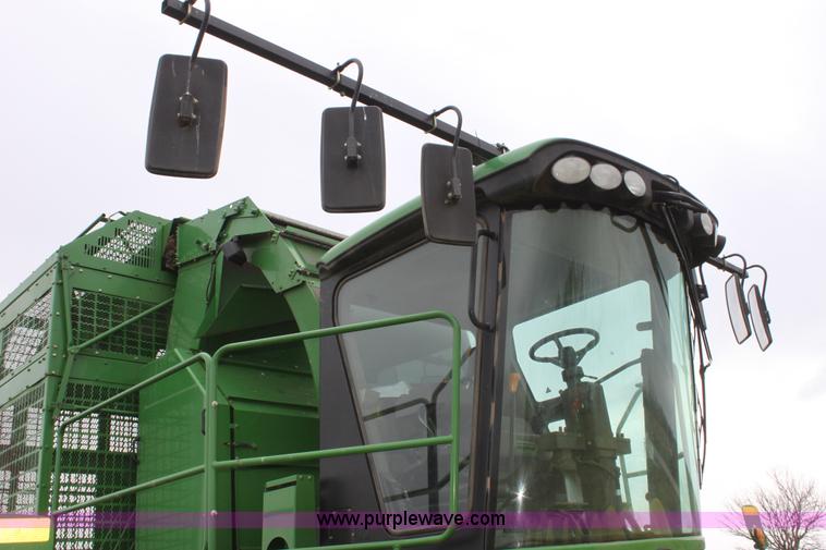 image for item F8680 2006 John Deere 7460 Mudhog cotton stripper