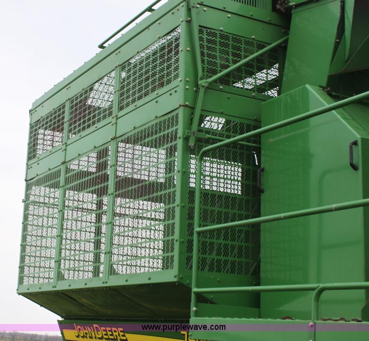 image for item F8680 2006 John Deere 7460 Mudhog cotton stripper