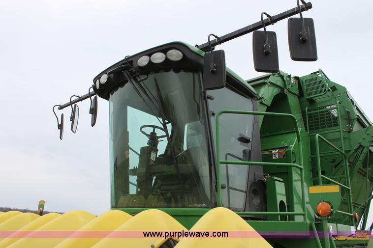 image for item F8680 2006 John Deere 7460 Mudhog cotton stripper