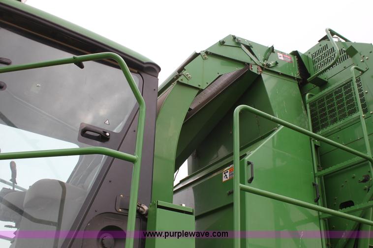image for item F8680 2006 John Deere 7460 Mudhog cotton stripper