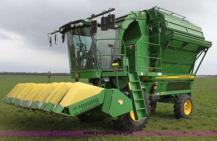 image for item F8681 2006 John Deere 7460 Mudhog cotton stripper