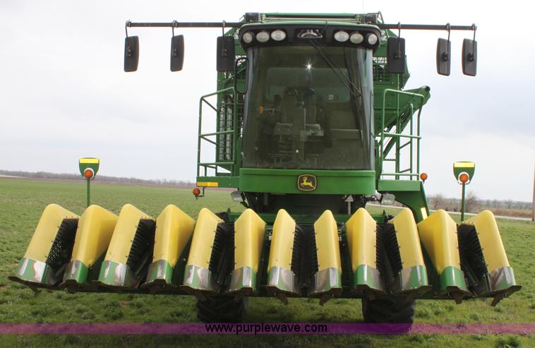 image for item F8681 2006 John Deere 7460 Mudhog cotton stripper