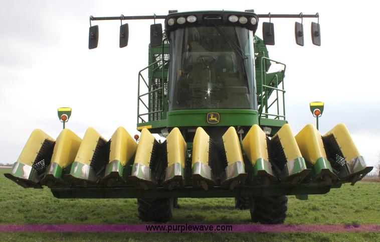 image for item F8681 2006 John Deere 7460 Mudhog cotton stripper