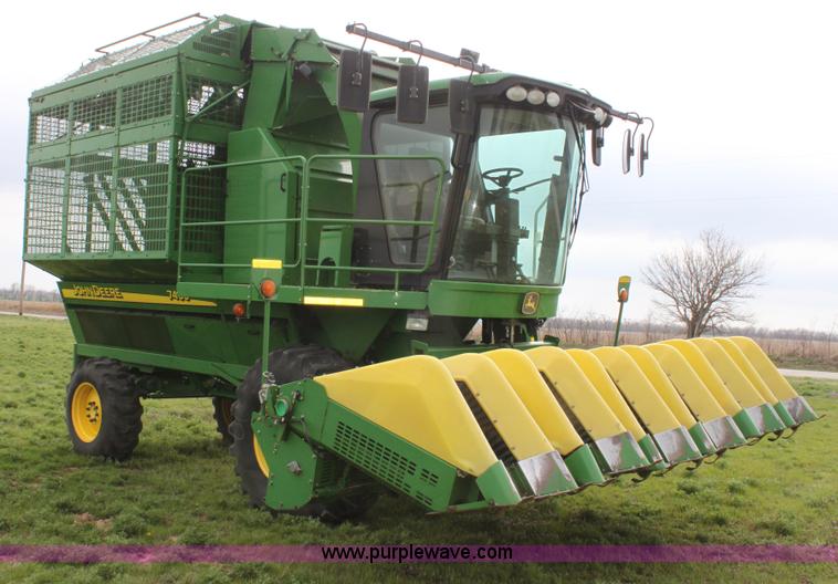 image for item F8681 2006 John Deere 7460 Mudhog cotton stripper