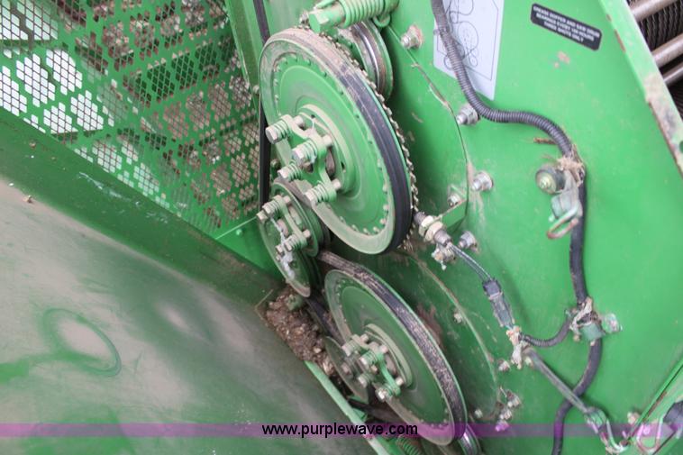 image for item F8681 2006 John Deere 7460 Mudhog cotton stripper