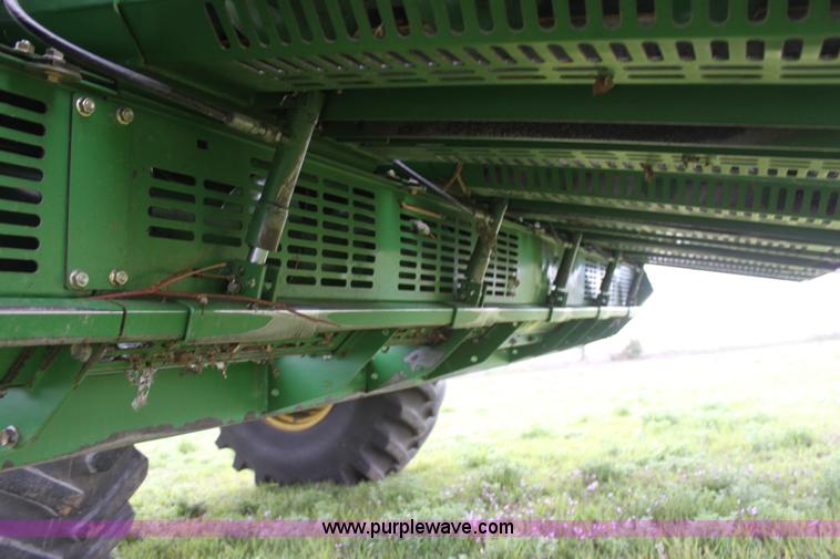 image for item F8681 2006 John Deere 7460 Mudhog cotton stripper