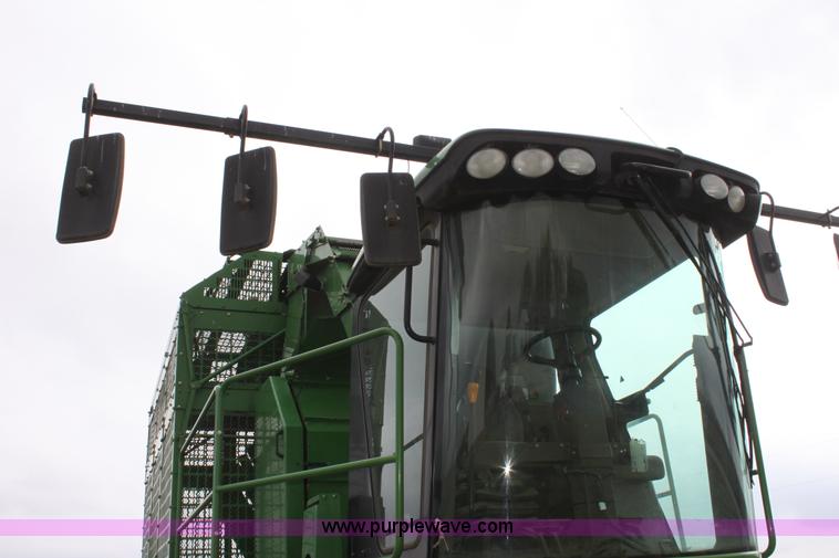 image for item F8681 2006 John Deere 7460 Mudhog cotton stripper