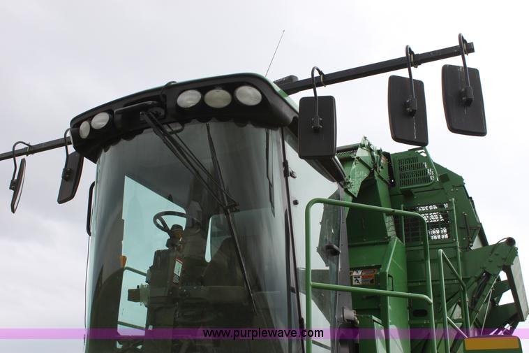 image for item F8681 2006 John Deere 7460 Mudhog cotton stripper