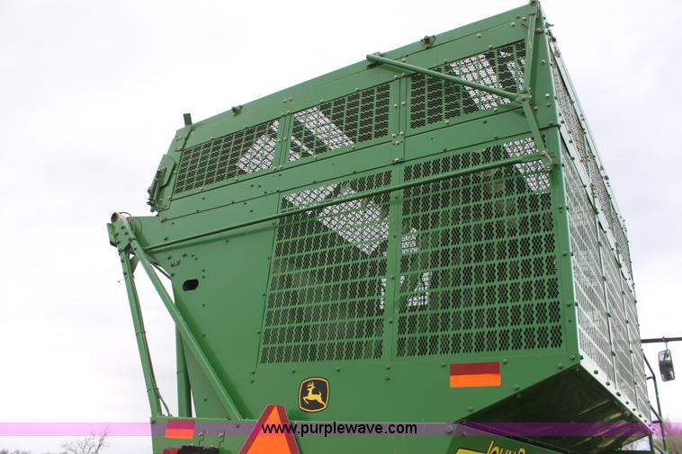 image for item F8681 2006 John Deere 7460 Mudhog cotton stripper