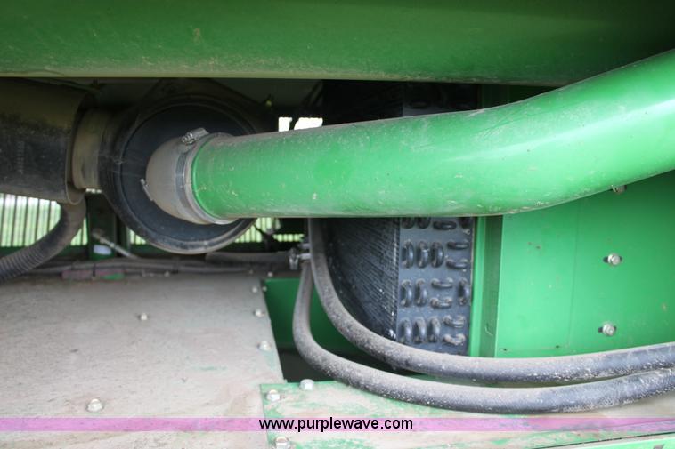 image for item F8681 2006 John Deere 7460 Mudhog cotton stripper